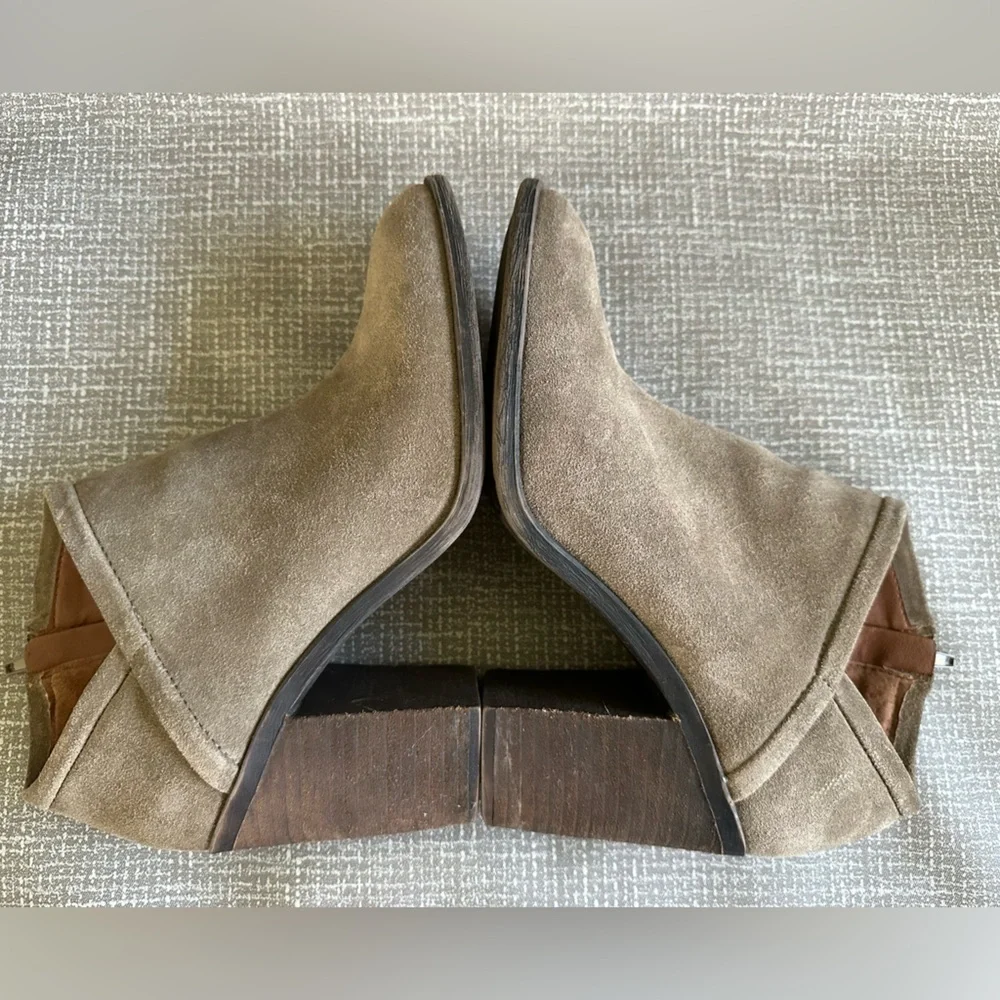 Lucky Brand Salza Taupe Suede Ankle Boots Booties Block Heel Back Zip Boho Sz 9M